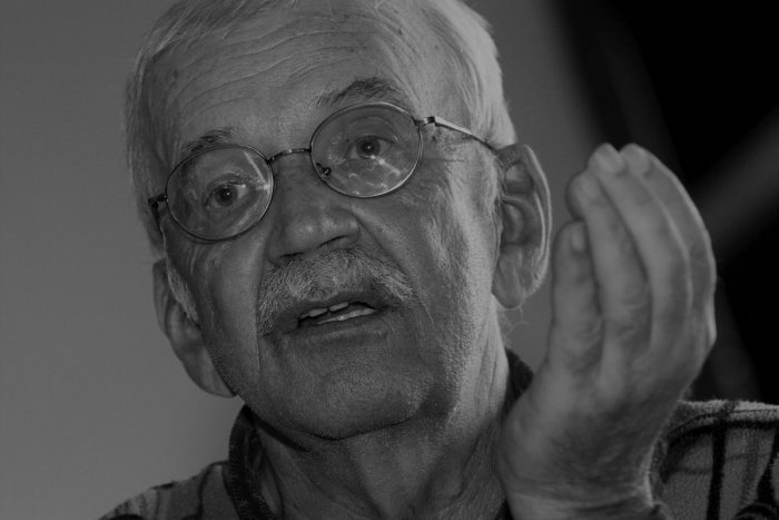 Ilustračný obrázok k článku Slovensko zasiahla SMUTNÁ správa: Navždy nás opustil legendárny herec, FOTO