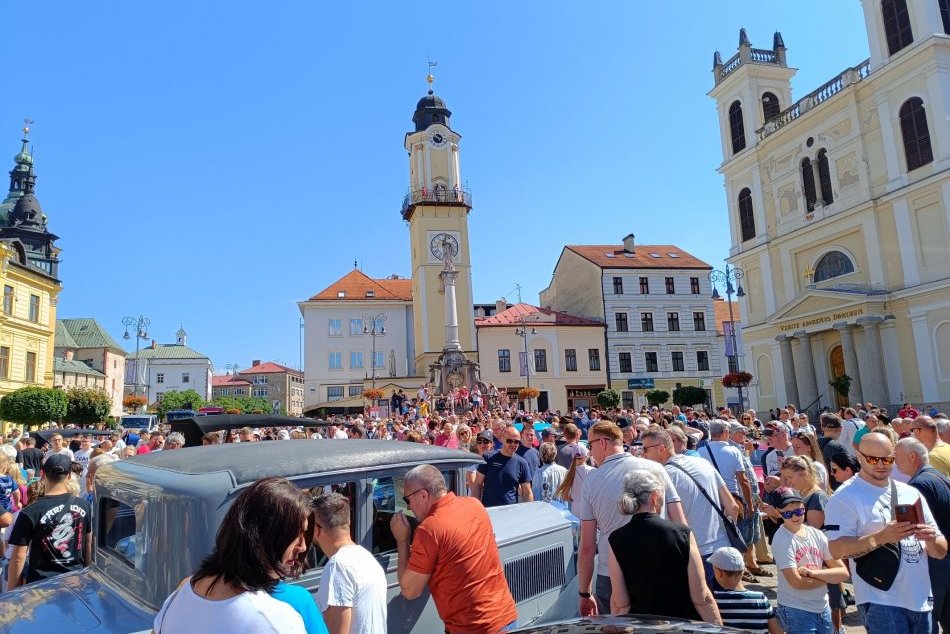 Ilustračný obrázok k článku Do predaja ide nová SUVENÍROVÁ bankovka: Zachytáva bystrické dominanty, FOTO vnútri