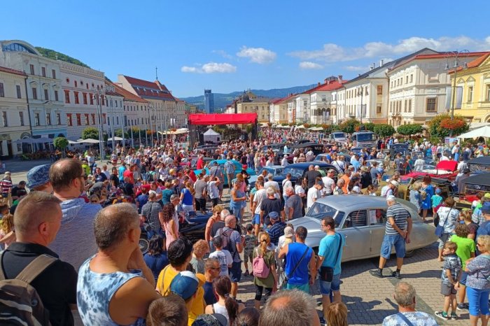 Ilustračný obrázok k článku Letné KINO aj veľká paráda s VETERÁNMI: Vyberajte z TOP 12 akcií víkendu