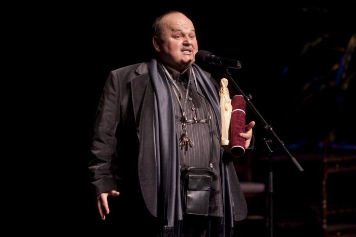 Ilustračný obrázok k článku Jedinečný FESTIVAL spojí osobnosti: Na Bednárika prídu spomínať Hůlka, Labuda aj Sklovská