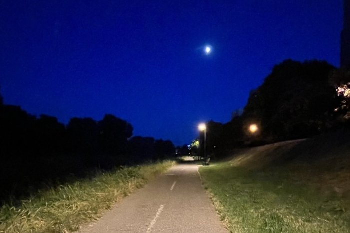 Ilustračný obrázok k článku KÚSOK od Bratislavy mali TROPICKÚ noc: Teplota neklesla pod 20 stupňov