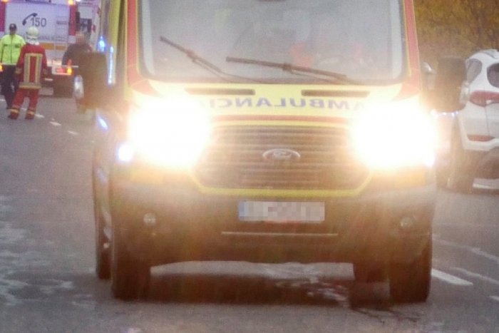 Ilustračný obrázok k článku 81-ročný vodič prešiel do protismeru. Čelá zrážka na východe si vyžiadala štyroch zranených