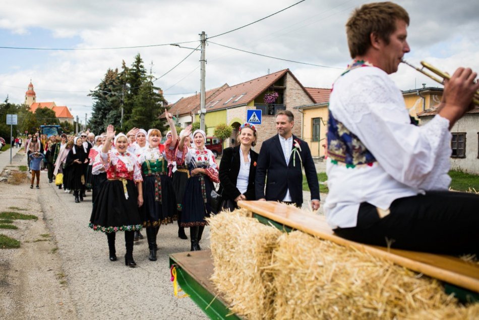 Ilustračný obrázok k článku Pri Trnave si pripomenú tradície: Pripravený je alegorický sprievod i dožinkový JARMOK