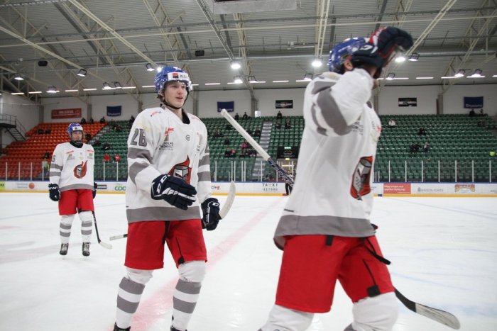 Ilustračný obrázok k článku Bez tradičného leva na hrudi: Českým hokejistom STRATILI dresy, pomôcť musel švédsky klub