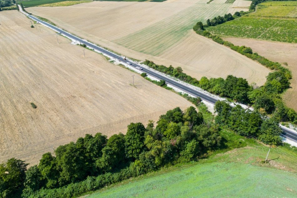 Ilustračný obrázok k článku Od septembra sprejazdnia úsek pri Dolných Orešanoch: Nákladná doprava ostáva odklonená