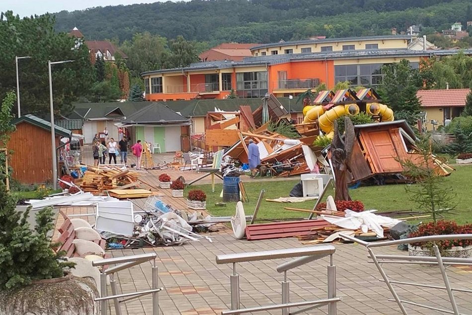 Ilustračný obrázok k článku V Podhájskej nevyčíňalo TORNÁDO: Škody na kúpalisku spôsobil downburst