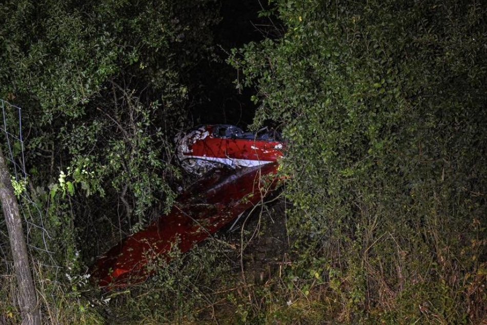 Ilustračný obrázok k článku Polícia o tragickom PÁDE lietadla pri Nitre: Posádku nezachránil ani rýchly zásah, FOTO