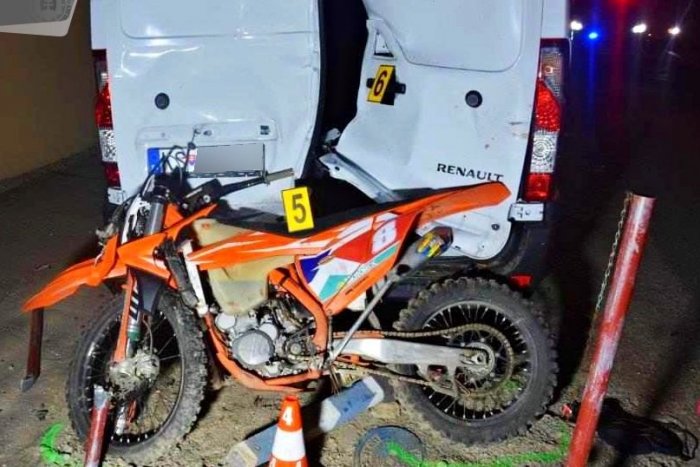 Ilustračný obrázok k článku Náraz vymrštil TEHOTNÚ spolujazdkyňu na motorke, prerazila dvere dodávky: ŠOKUJÚCE zistenia!