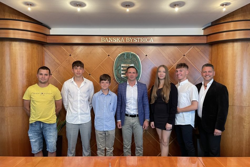 Ilustračný obrázok k článku Bystrica je plná TALENTOV: Štvorici študentov sa ušlo POCTY od mesta, FOTO
