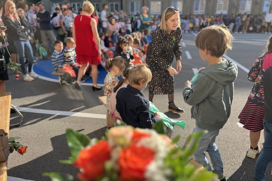 Ilustračný obrázok k článku Do bystrických škôl nastúpili TISÍCE žiakov: Jedna navyše dostala ČESTNÝ názov, FOTO