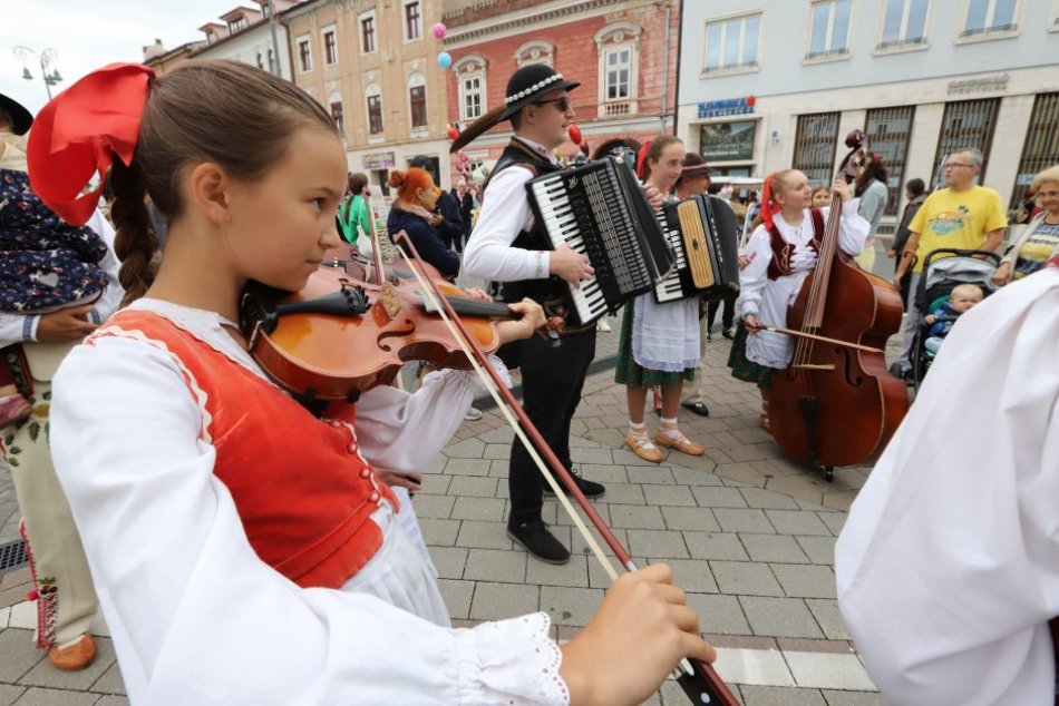 Ilustračný obrázok k článku VÝNIMOČNÝ folklórny FESTIVAL potrvá 5 dní: Chýbať nebude ani KROJOVANÝ sprievod