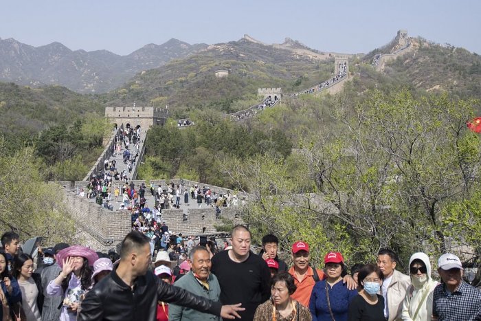 Ilustračný obrázok k článku NEUVERITEĽNÉ, čo si dovolili! Bagrom poškodili Čínsky múr, chceli si SKRÁTIŤ cestu