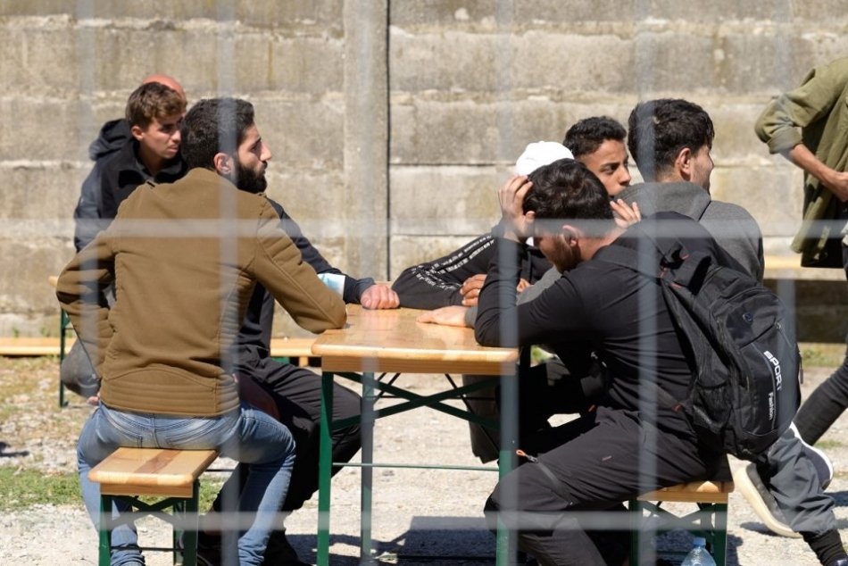 Ilustračný obrázok k článku Migrantov môžete stretnúť aj na východe: Z Veľkého Krtíša ich tam previezla polícia