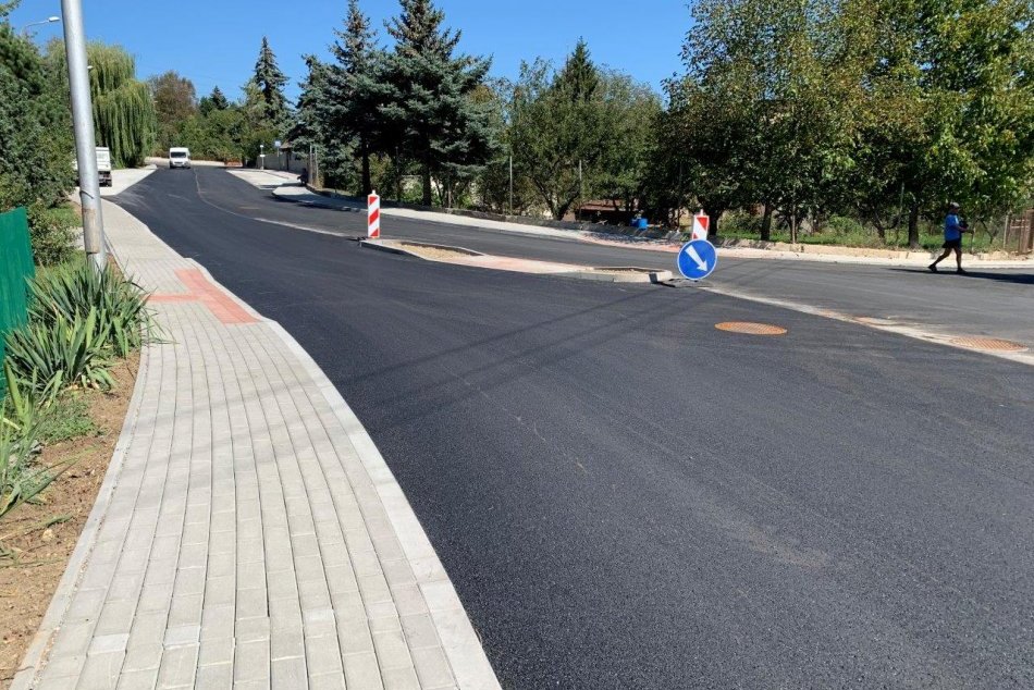 Ilustračný obrázok k článku Obnova Poľnej ulice FINIŠUJE: Výborná správa, dočkať by sa mala aj ďalšia cesta, FOTO
