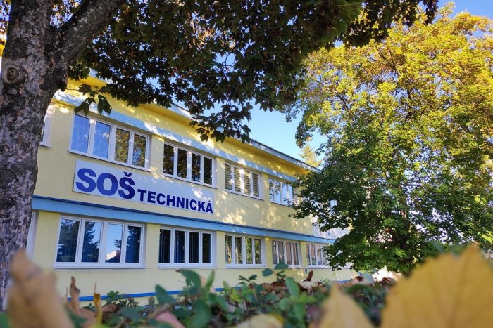 Ilustračný obrázok k článku Športom chcú búrať predsudky a predchádzať šikane. Košická SOŠ otvorila FITNESS ihrisko