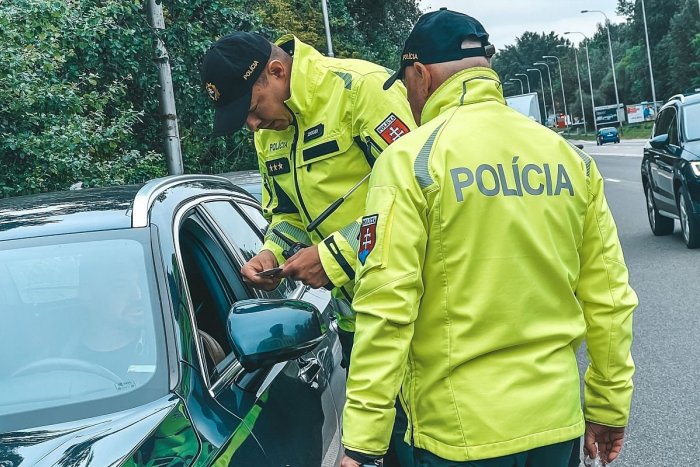 Ilustračný obrázok k článku Vodičov čaká NOVINKA: Jeden z dokladov im už bude stačiť iba v ELEKTRONICKEJ podobe