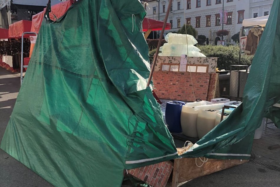 Ilustračný obrázok k článku Mladík sa dopustil NEZODPOVEDNÉHO činu: Jarmočný stánok zachvátili PLAMENE, FOTO