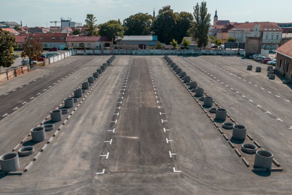 Ilustračný obrázok k článku V Trnave OTVORILI nové parkovisko: Má kapacitu 200 miest
