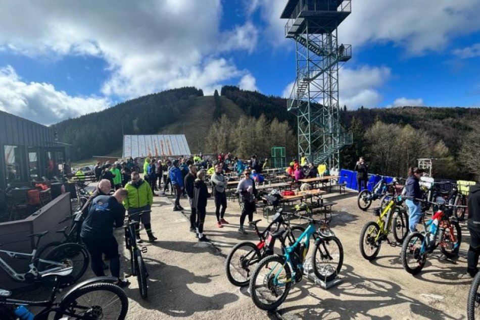 Ilustračný obrázok k článku Zažite letné DOBRODRUŽSTVO na E-BIKU: Jedinečný KEMP ponúkne ADRENALÍN aj krásy prírody