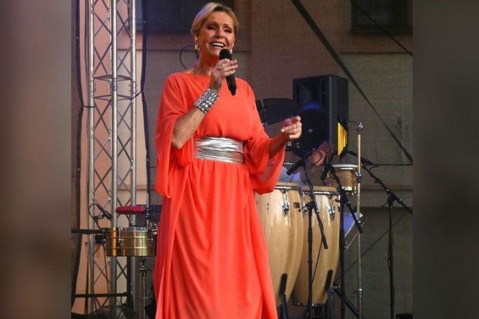 Ilustračný obrázok k článku ŠOKOVANÍ fanúšikovia! Namiesto KONCERTU skončila Helena Vondráčková v nemocnici