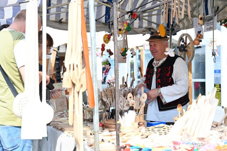 Ilustračný obrázok k článku Kočovná koliba, banánový beh a uzavreté ulice: V Starej Ľubovni sa blíži začiatok jarmoku