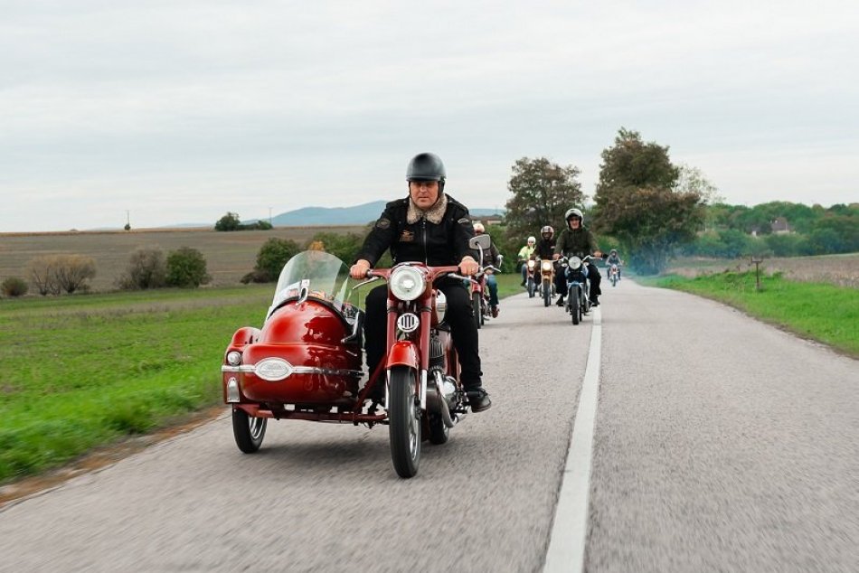 Ilustračný obrázok k článku Pri Trnave bude zraz historických MOTORIEK: Chýbať nebude spanilá jazda a program