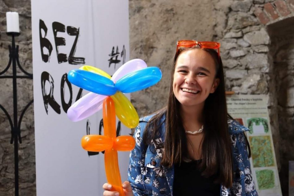 Ilustračný obrázok k článku OBETAVÁ pomoc študentky Natálie: Prázdniny aj voľný čas venuje deťom a HENDIKEPOVANÝM