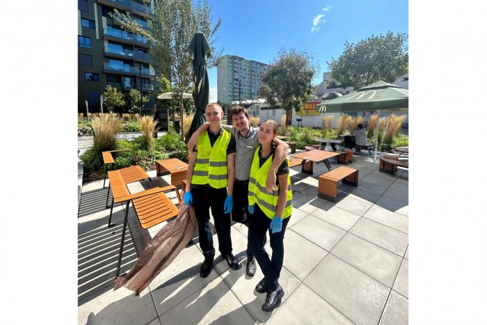 Ilustračný obrázok k článku Zamestnanci McDonald’s sa zapojili do iniciatívy Upracme Slovensko