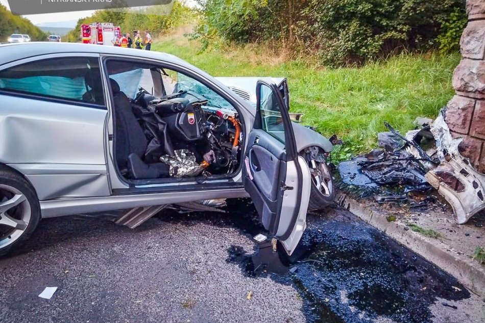 Ilustračný obrázok k článku Tragédia na ceste smrti: Auto narazilo do piliera mosta, o život prišla mladá žena