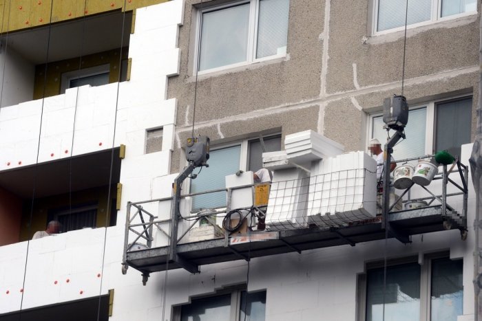 Ilustračný obrázok k článku Zateplenie košickej bytovky: Obyvatelia sa ocitli na súde, hrozia im obrovské POKUTY