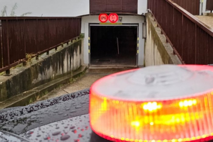 Ilustračný obrázok k článku Šialené vyčíňanie v Bratislave: Muž chcel ukradnúť hromozvod, potom napadol policajta!