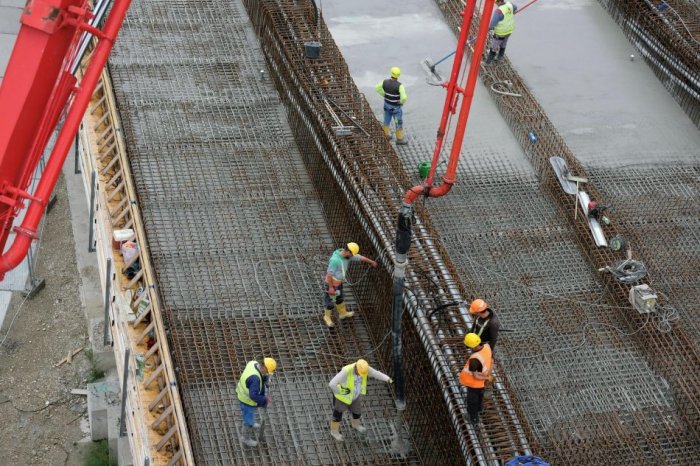 Ilustračný obrázok k článku Výstavba petržalskej električky prinesie OBMEDZENIA pre chodcov