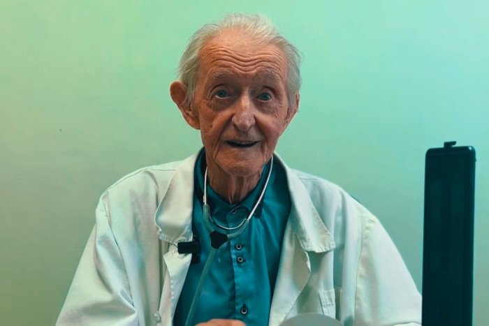 Ilustračný obrázok k článku Ľudí liečil NEUVERITEĽNÝCH 72 rokov: NAJDLHŠIE ordinujúci lekár ukončil svoju prax