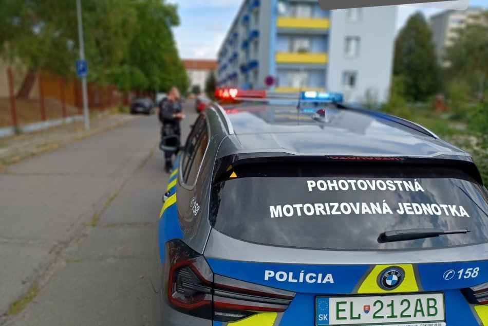 Ilustračný obrázok k článku Šialenstvo o druhej v noci: Východniar s palicou trieskal po aute, sedeli v ňom 4 ľudia!