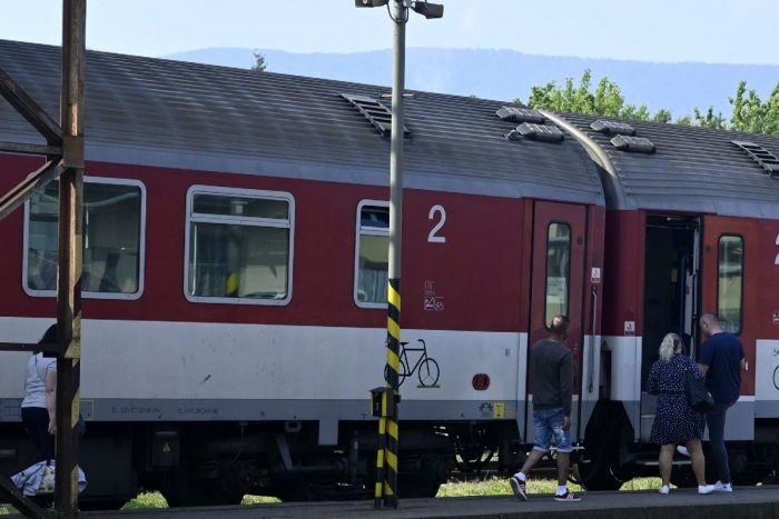 Ilustračný obrázok k článku Na strednom Slovensku bude niekoľko VÝLUK: Namiesto vlakov vás ODVEZÚ autobusy