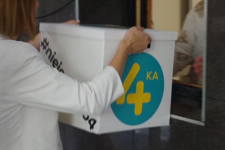 Ilustračný obrázok k článku Petíciu 4ky podporilo 30-tisíc ľudí. Štát sa s ňou teraz musí zaoberať!