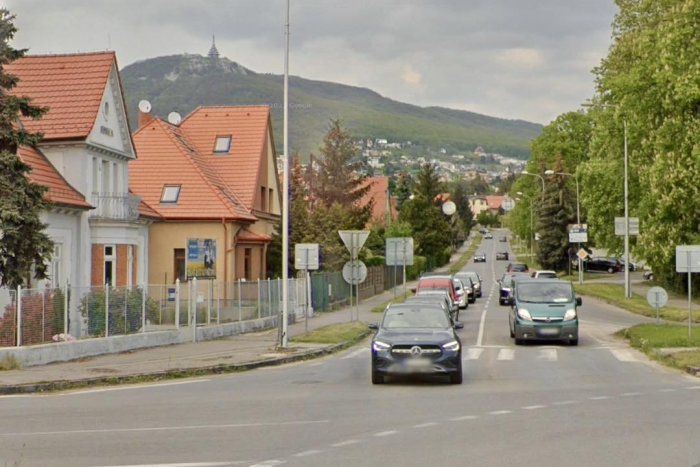 Ilustračný obrázok k článku Vodiči, pozor: Oprava cesty pod Zoborom si vyžiada dopravné OBMEDZENIA