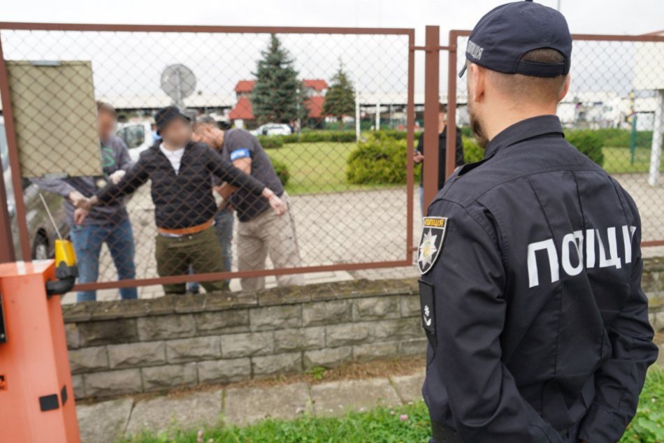 Ilustračný obrázok k článku Podvodníci obrali svoje obete o 7,5 MILIÓNA eur: Z Ukrajiny ich eskortovali do Česka