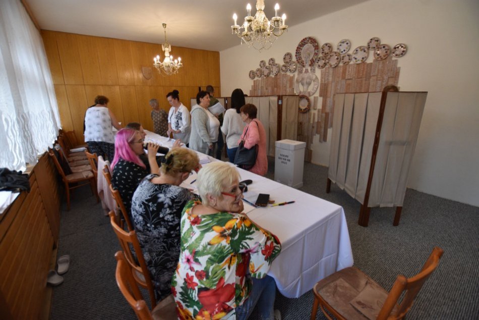 Ilustračný obrázok k článku RARITNÝ výsledok neďaleko Bystrice: Za jednu stranu hlasovala takmer POLOVICA voličov