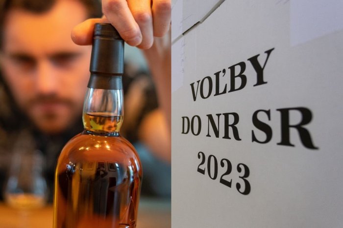 Ilustračný obrázok k článku Polícia vyšetruje volebný ŠKANDÁL: Predseda aj člen volebnej komisie NAFÚKALI