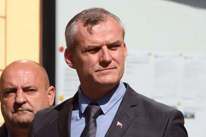 Ilustračný obrázok k článku Podpredseda BBSK mieri do parlamentu: Bude Malatinec sedieť na DVOCH stoličkách?