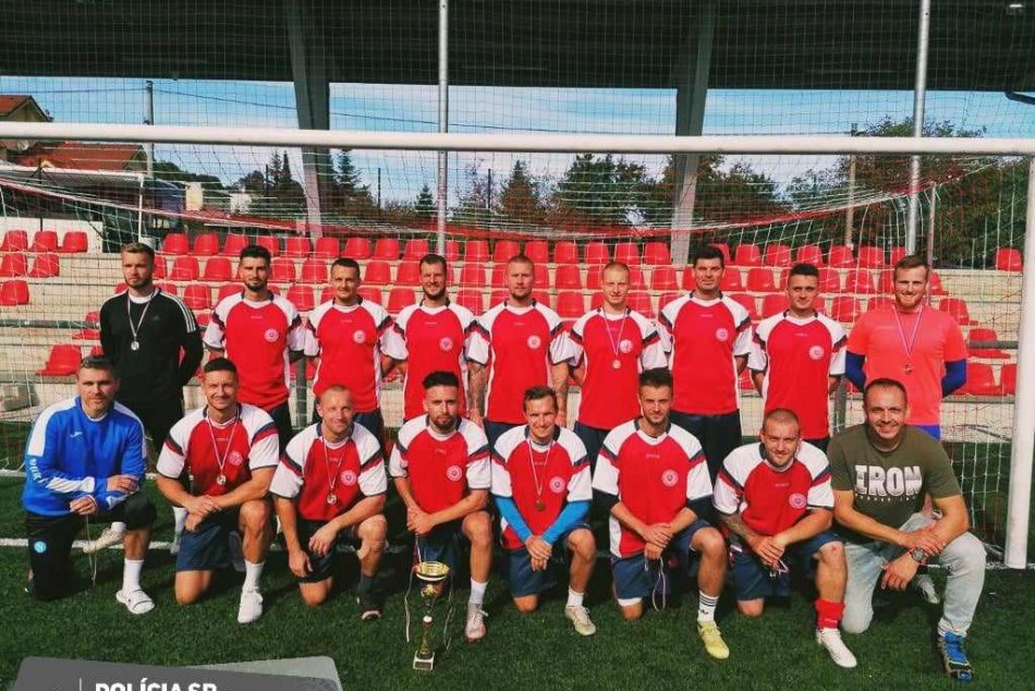 Ilustračný obrázok k článku Krajskí policajti to vedia aj s loptou: Na TURNAJI v Bystrici hrali finále, FOTO