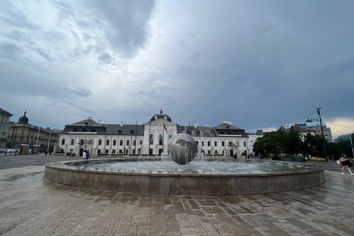 Ilustračný obrázok k článku Prezidentský palác sa v sobotu ponorí do TMY, nebude to voľbami!