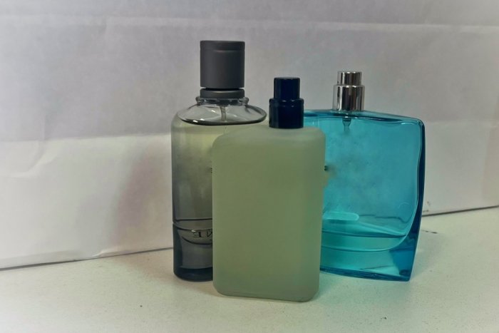 Ilustračný obrázok k článku VEĽKÁ razia finančnej správy: V nelegálnom sklade zaistili TISÍCE fejkových parfumov!