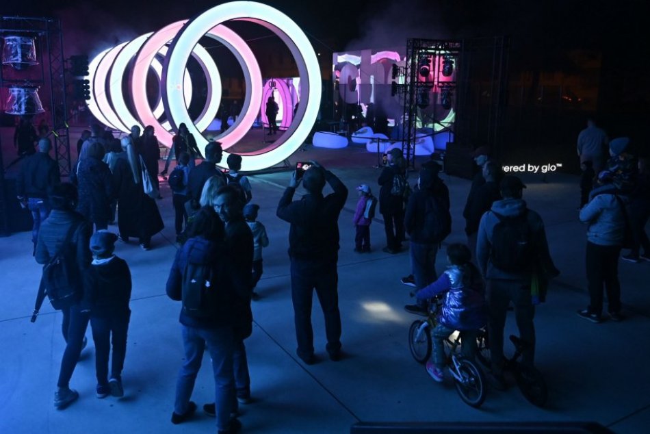 Ilustračný obrázok k článku Biela noc prilákala do nočných košických ulíc 60 000 ľudí. Niektorí zostali sklamaní