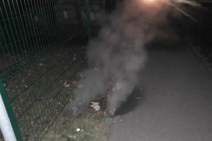 Ilustračný obrázok k článku Humenné po zemetrasení: Mesto rieši haváriu teplovodu aj poškodenie budovy škôlky