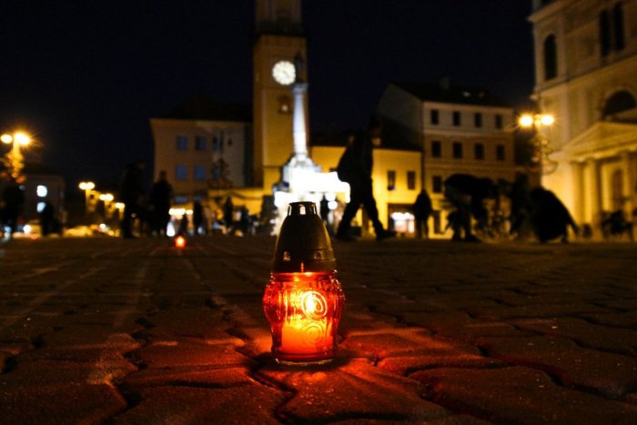 Ilustračný obrázok k článku Rok od krvavého ÚTOKU pri Teplárni: Bystričania budú spomínať na mladé OBETE streľby