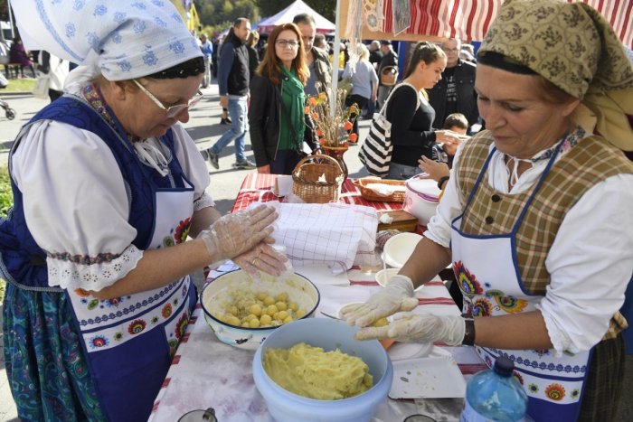 Ilustračný obrázok k článku Ľudové zvyky, ľúbivé melódie a tradičné dobroty. 3 TIPY na víkendové akcie v našom kraji