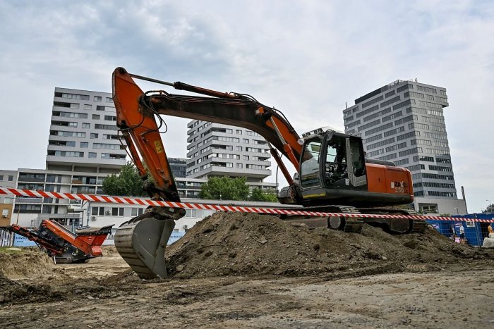 Ilustračný obrázok k článku Tisíce Slovákov si PRIPLATIA: Jedna z najväčších bánk dvíha ÚROKY hypoték