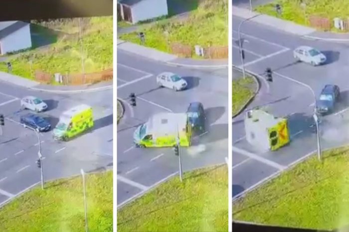 Ilustračný obrázok k článku VIDEO desivej nehody! Sanitka prevážala pacienta v umelom spánku, po náraze sa PREVRÁTILA